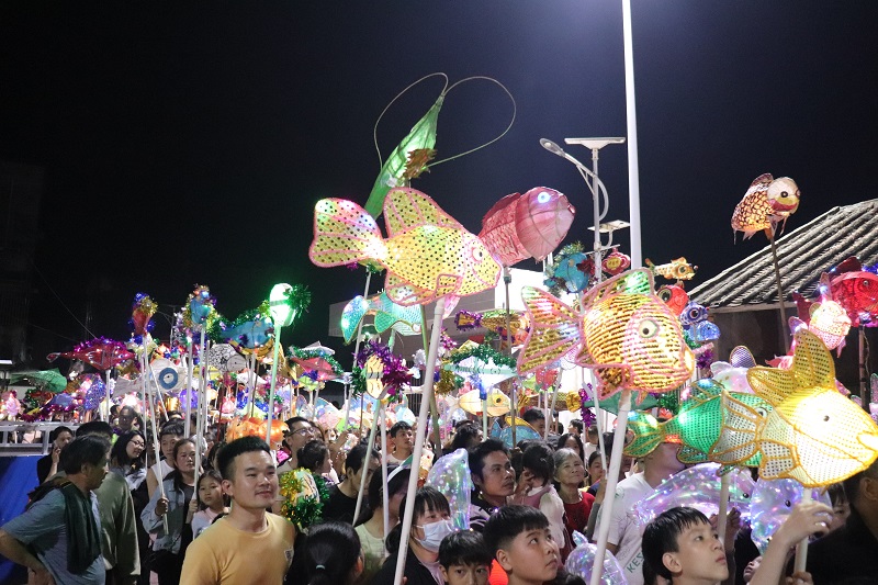 8 游魚現場.JPG
